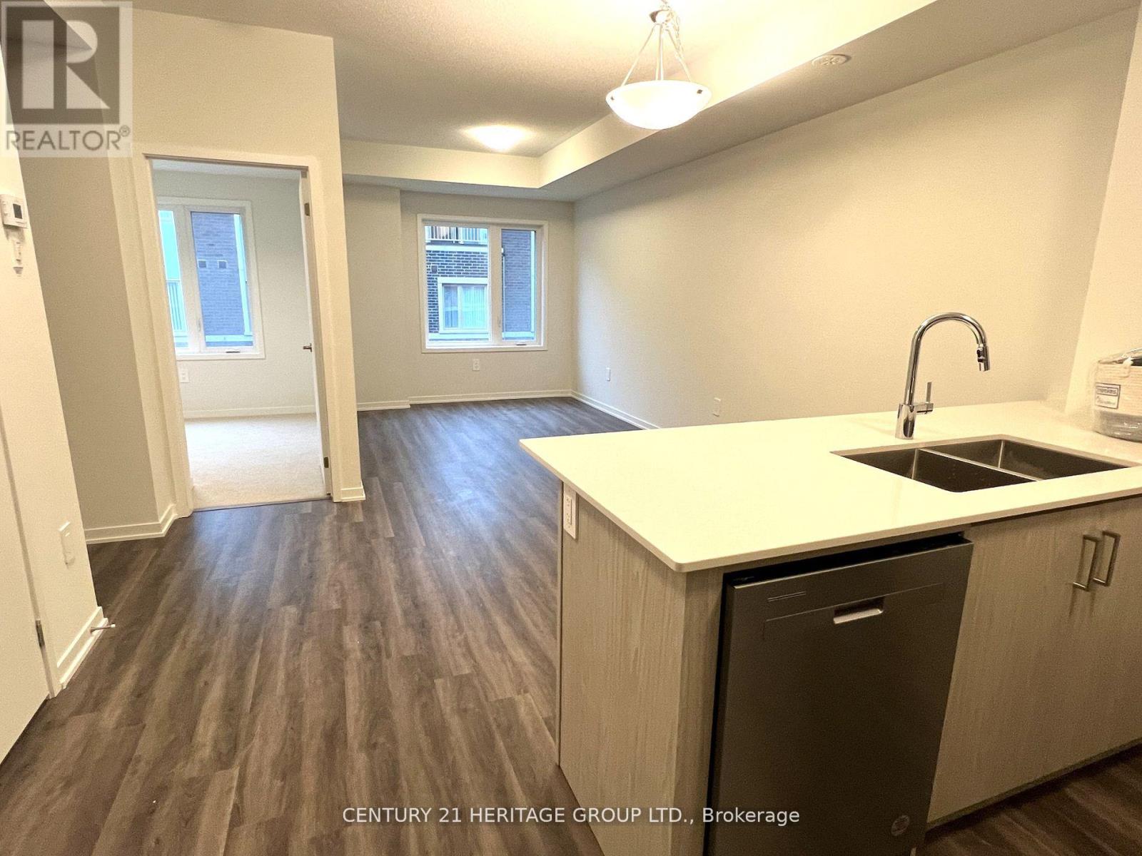 78 - 39 Honeycrisp Crescent, Vaughan, Ontario  L4K 0N6 - Photo 7 - N12459773