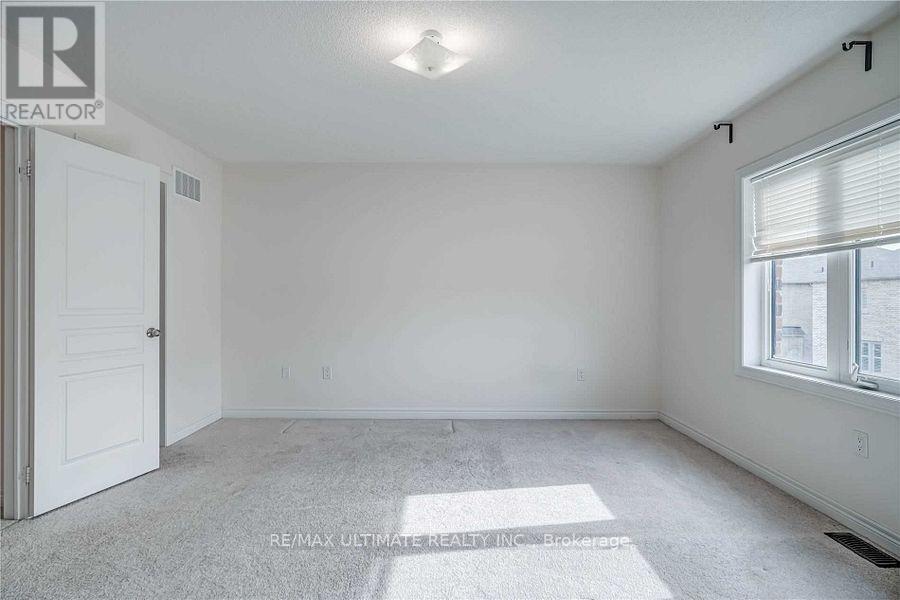 150 Spofford Drive, Whitchurch-Stouffville, Ontario  L4A 4P6 - Photo 10 - N12459810