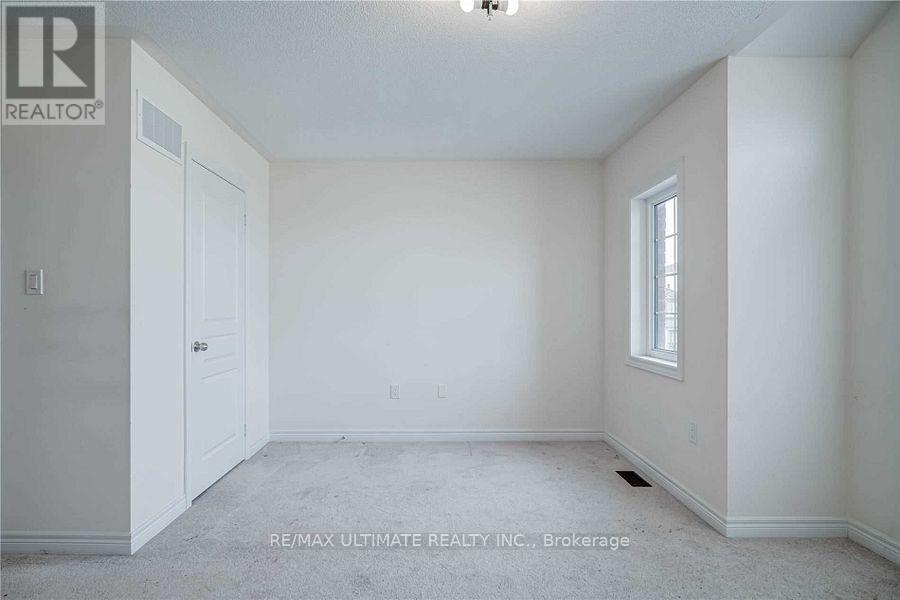 150 Spofford Drive, Whitchurch-Stouffville, Ontario  L4A 4P6 - Photo 19 - N12459810