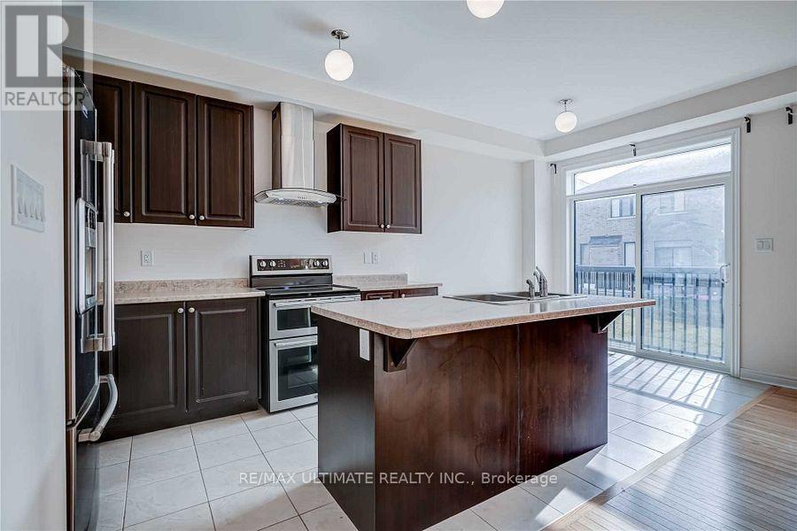 150 Spofford Drive, Whitchurch-Stouffville, Ontario  L4A 4P6 - Photo 6 - N12459810