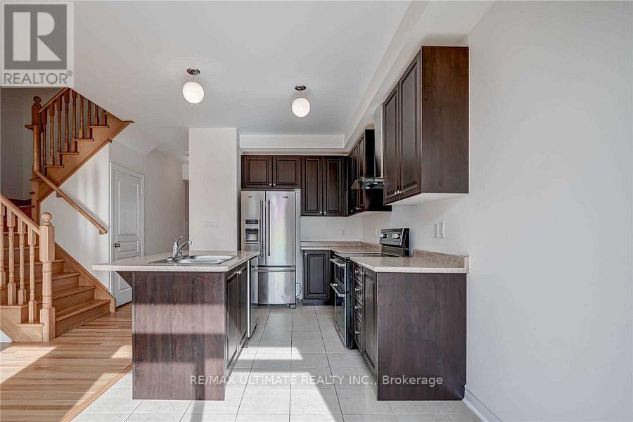 150 Spofford Drive, Whitchurch-Stouffville, Ontario  L4A 4P6 - Photo 7 - N12459810