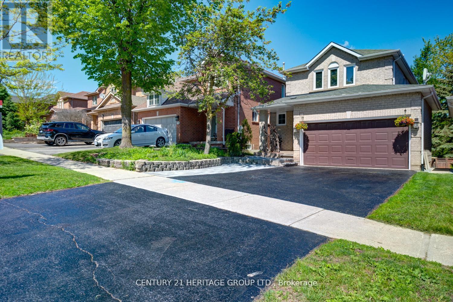 431 Carruthers Avenue, Newmarket, Ontario  L3X 2C1 - Photo 2 - N12459830