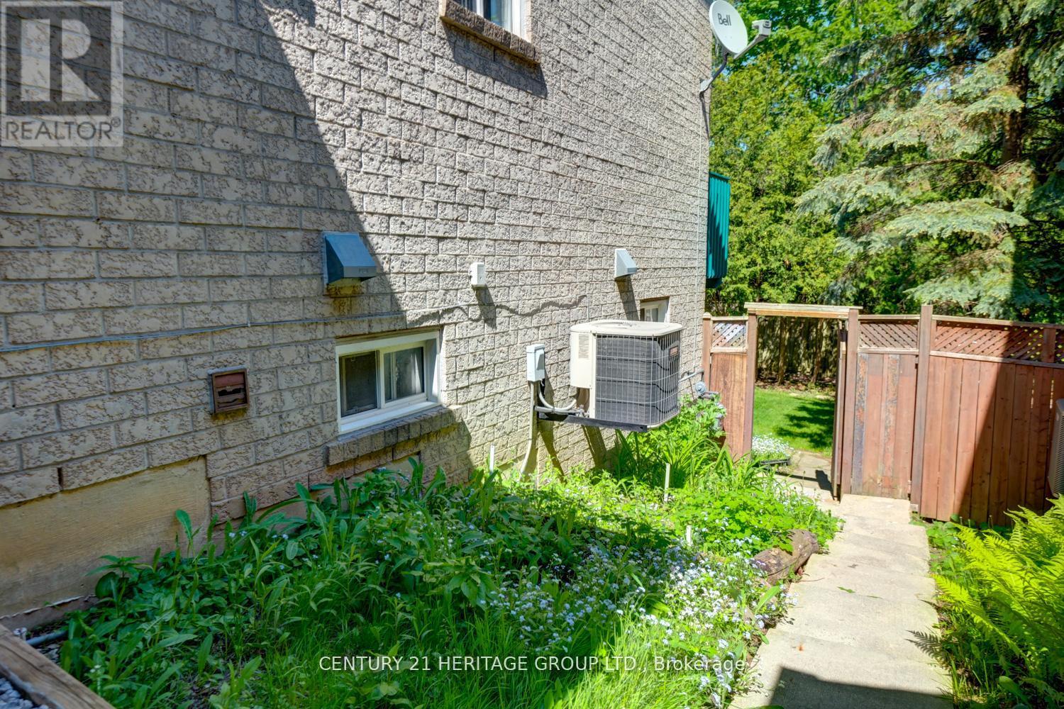 431 Carruthers Avenue, Newmarket, Ontario  L3X 2C1 - Photo 49 - N12459830