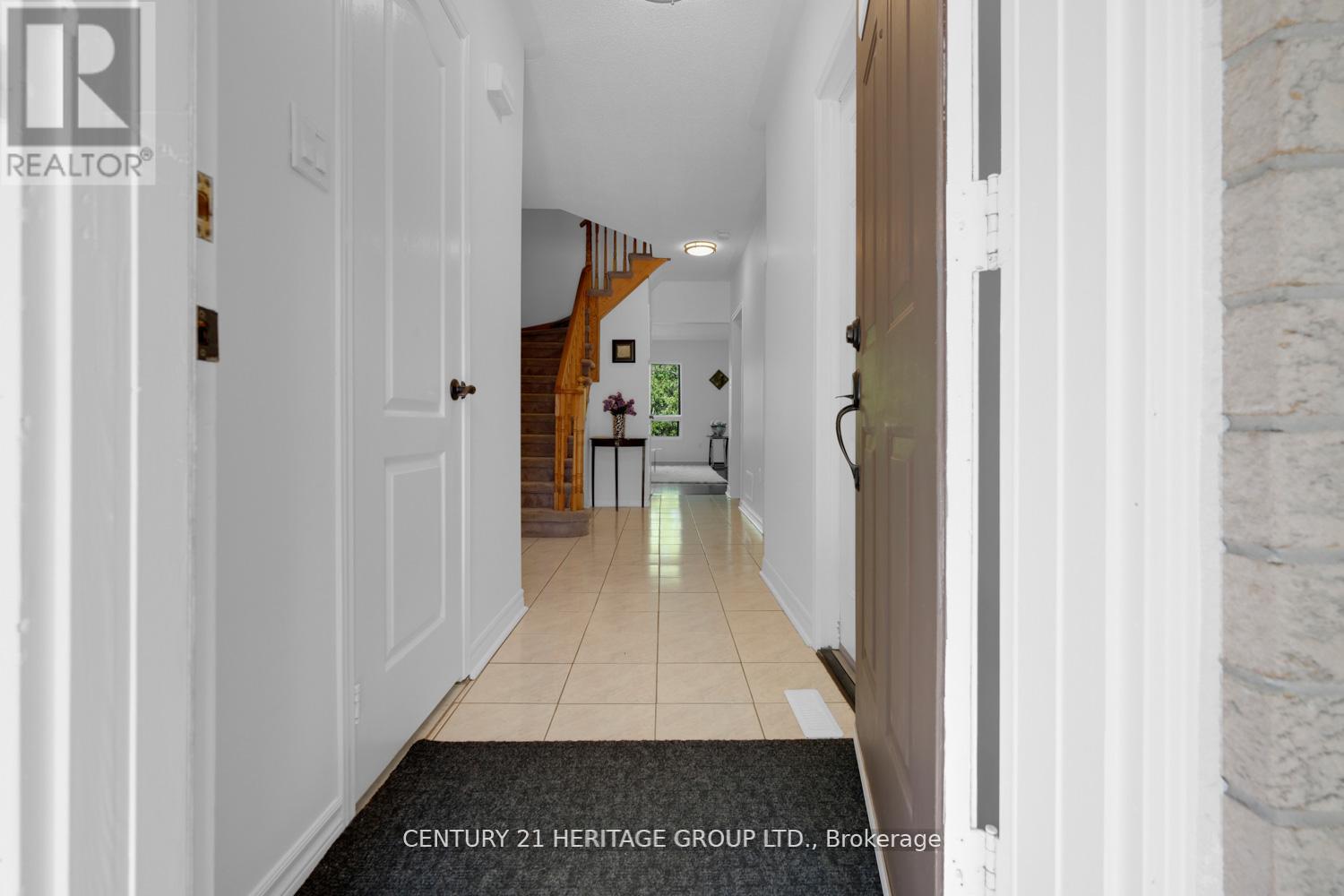 431 Carruthers Avenue, Newmarket, Ontario  L3X 2C1 - Photo 5 - N12459830