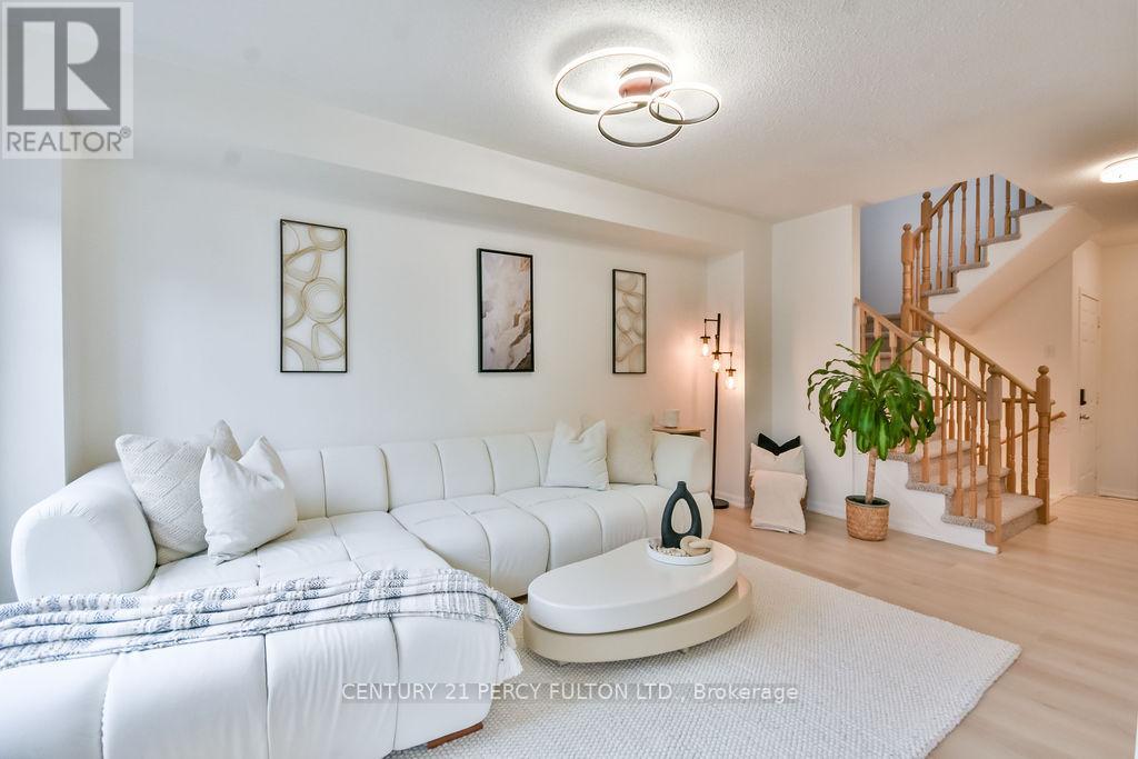 40 Mccann Lane, Essa, Ontario  L0M 1B4 - Photo 5 - N12459844