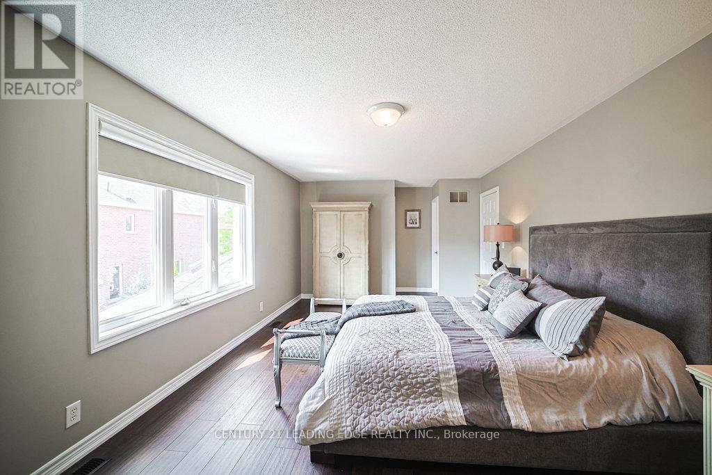 204 Ivy Jay Crescent, Aurora, Ontario  L4G 0E9 - Photo 16 - N12459893