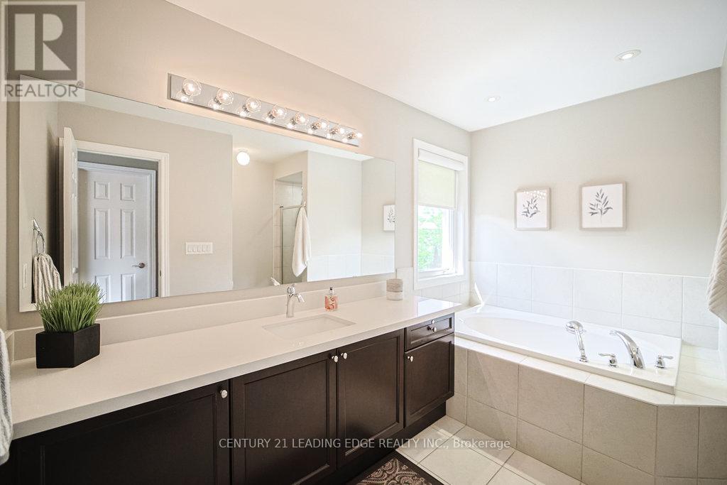 204 Ivy Jay Crescent, Aurora, Ontario  L4G 0E9 - Photo 19 - N12459893