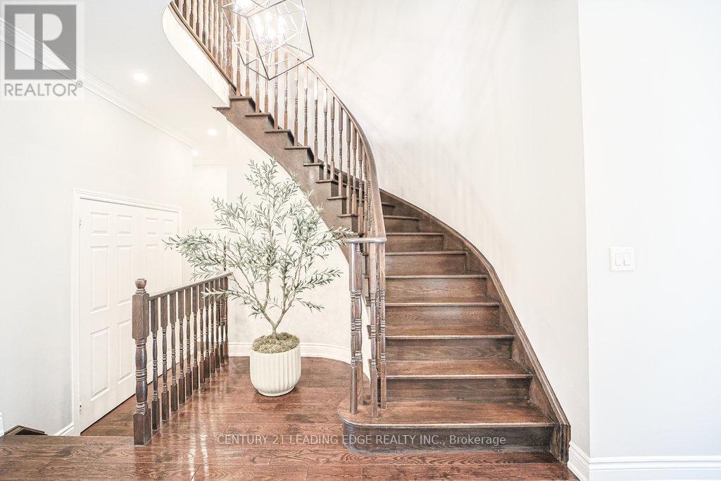 204 Ivy Jay Crescent, Aurora, Ontario  L4G 0E9 - Photo 6 - N12459893