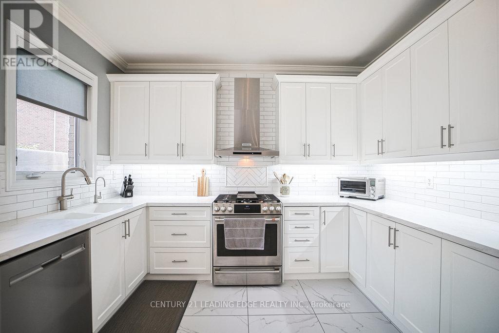 204 Ivy Jay Crescent, Aurora, Ontario  L4G 0E9 - Photo 7 - N12459893