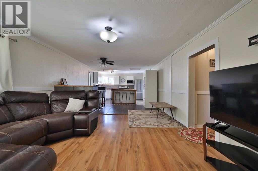 54 8 Avenue W, Cardston, Alberta  T0K 0K0 - Photo 3 - A2258122