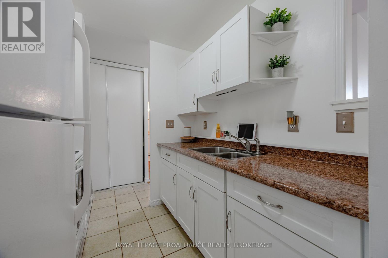 510 - 17 Eldon Hall Place, Kingston, Ontario  K7M 7H5 - Photo 8 - X12459980