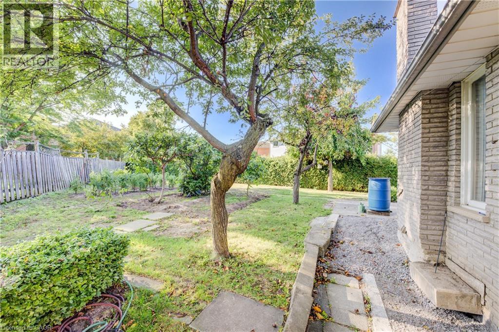 9 Stonecliff Court, Hamilton, Ontario  L9C 7G2 - Photo 25 - 40777435