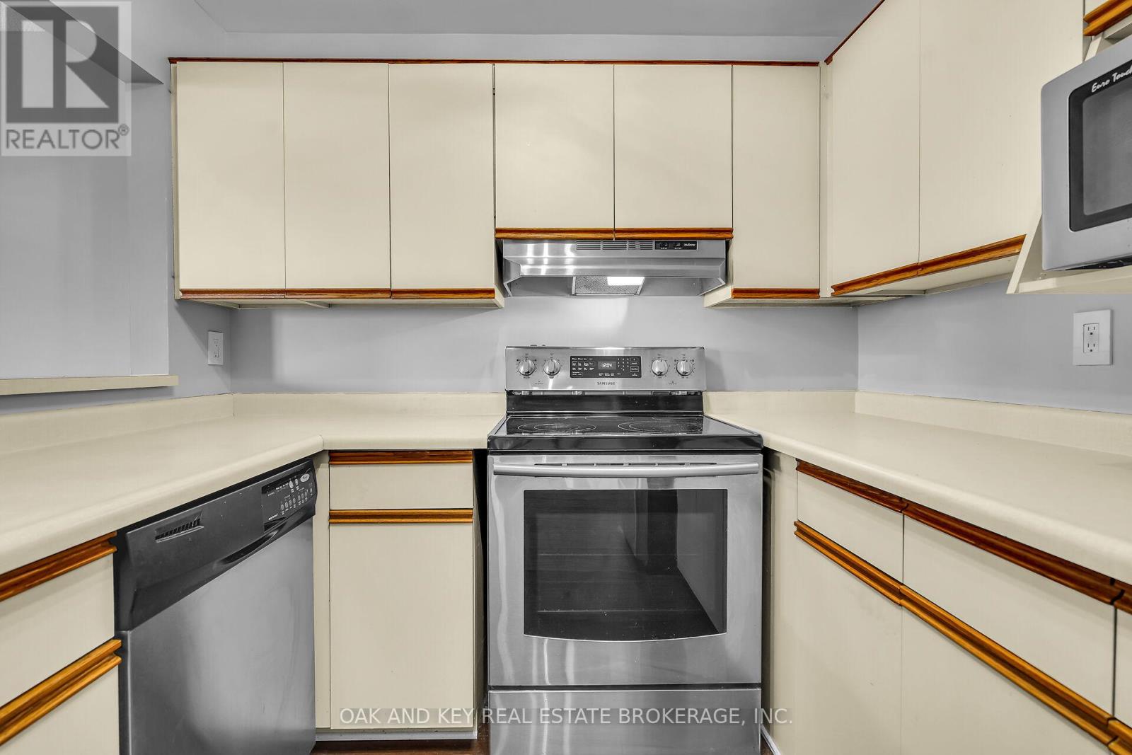 1404 - 500 Talbot Street, London East (East F), Ontario  N6A 2S3 - Photo 11 - X12459934