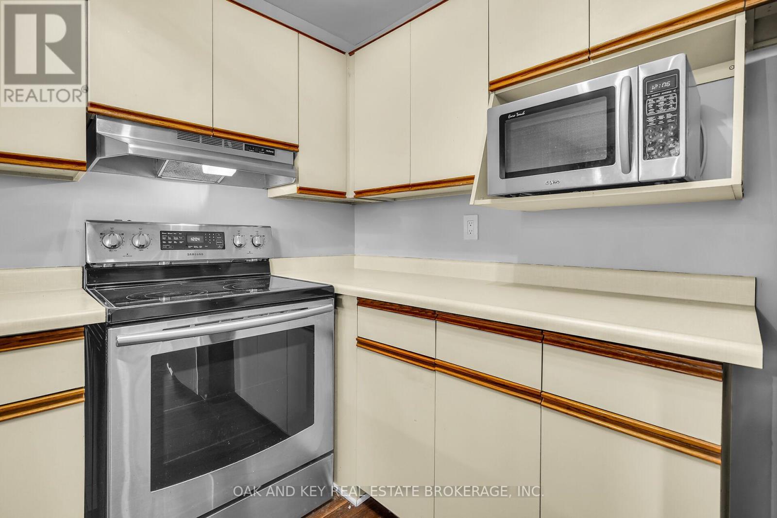 1404 - 500 Talbot Street, London East (East F), Ontario  N6A 2S3 - Photo 12 - X12459934