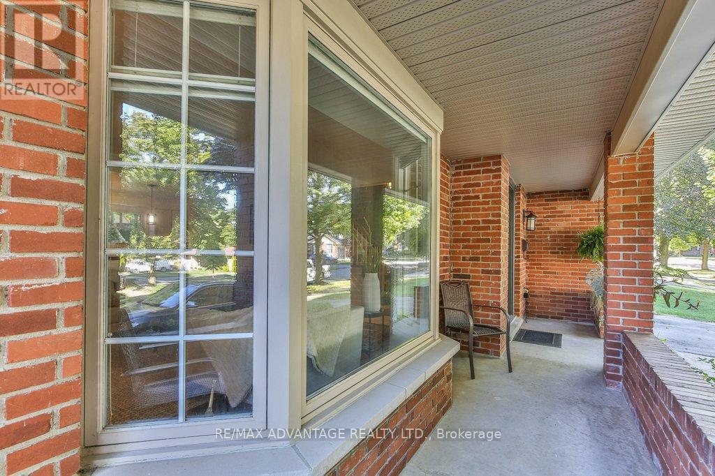 70 Fairlane Road, London South, Ontario  N6K 3E4 - Photo 6 - X12459950