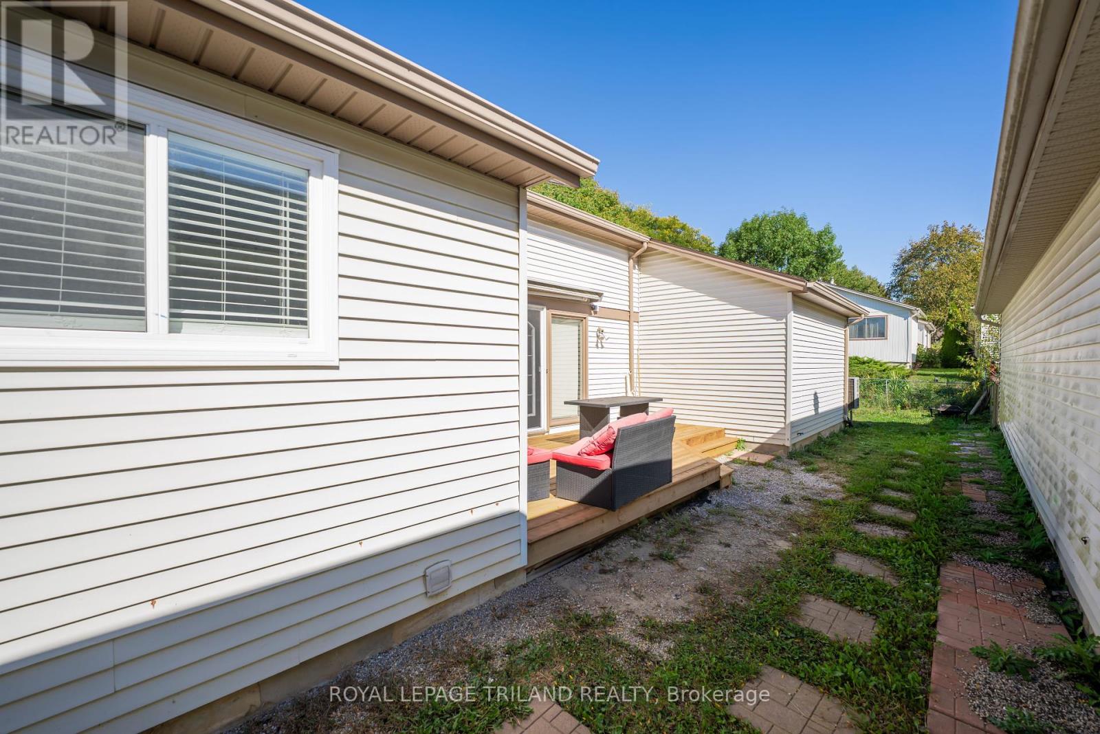 46 Dalhousie Crescent, London South, Ontario  N6K 3N2 - Photo 2 - X12460005