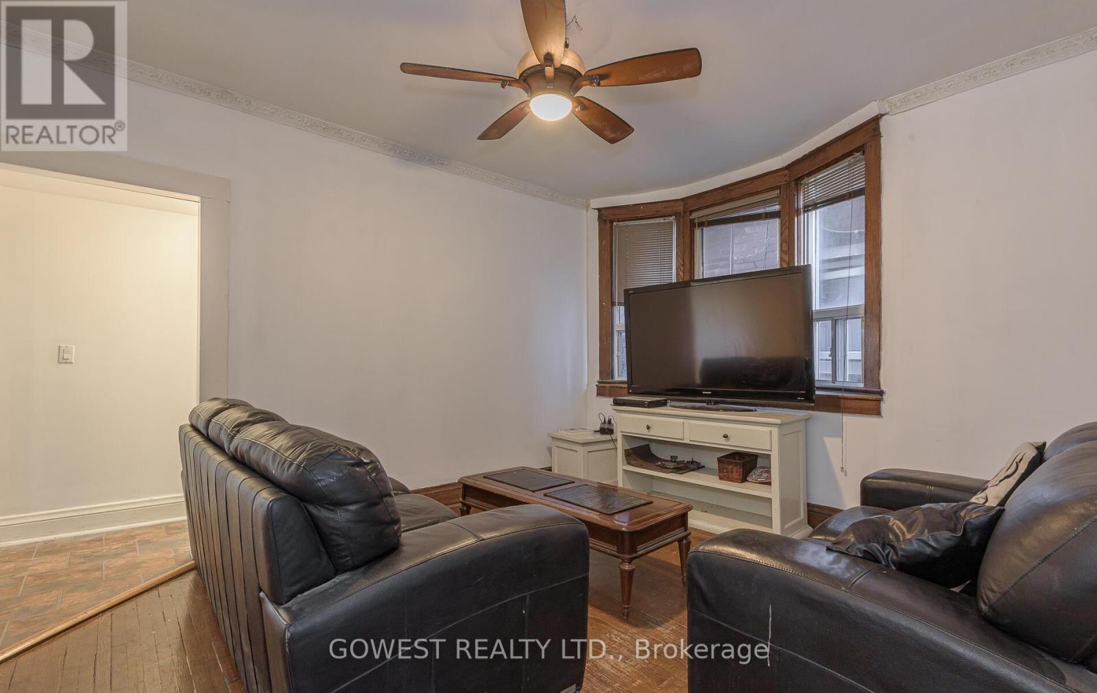 16 Edna Avenue, Toronto, Ontario  M6P 1B5 - Photo 10 - W12459722