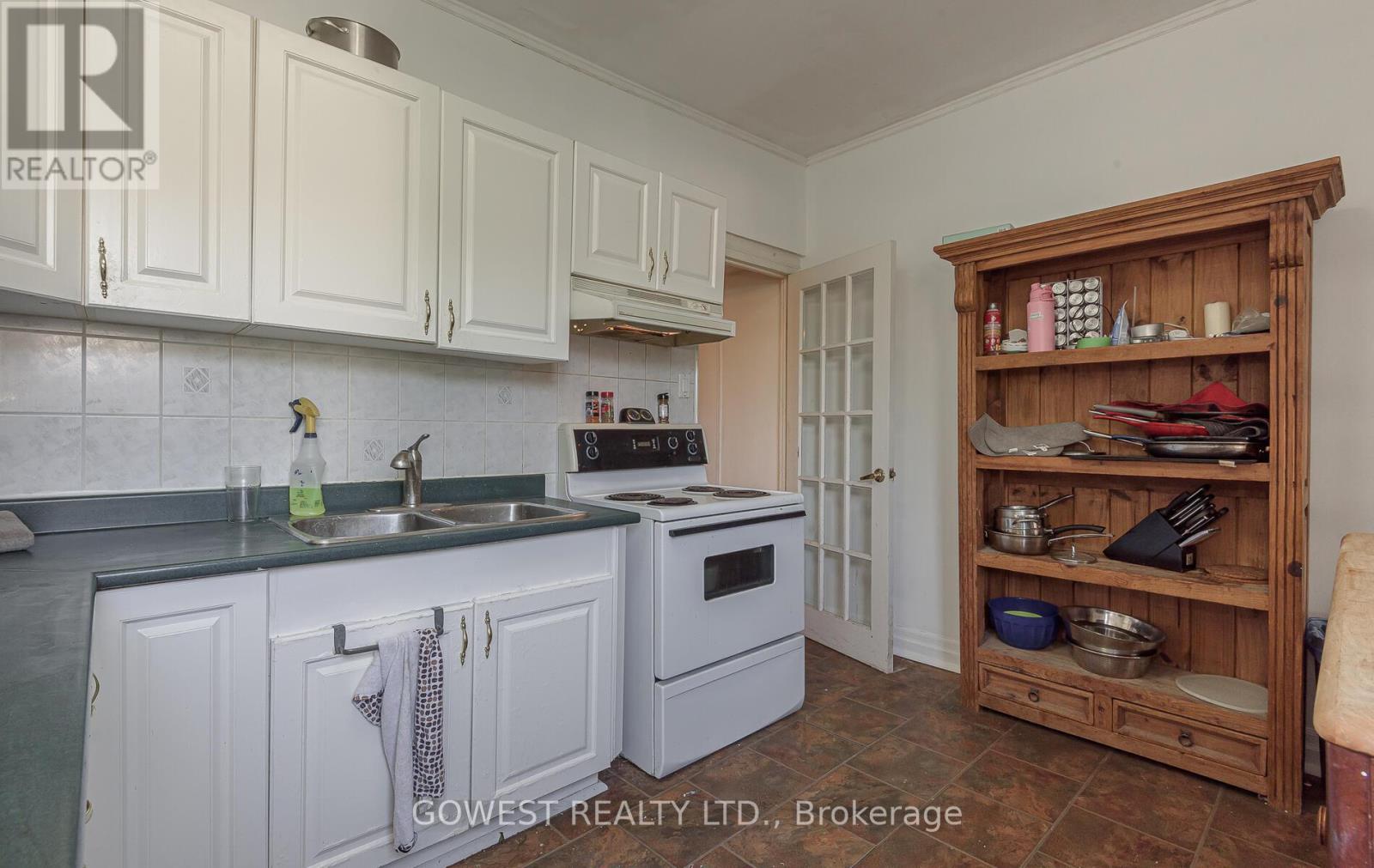 16 Edna Avenue, Toronto, Ontario  M6P 1B5 - Photo 16 - W12459722
