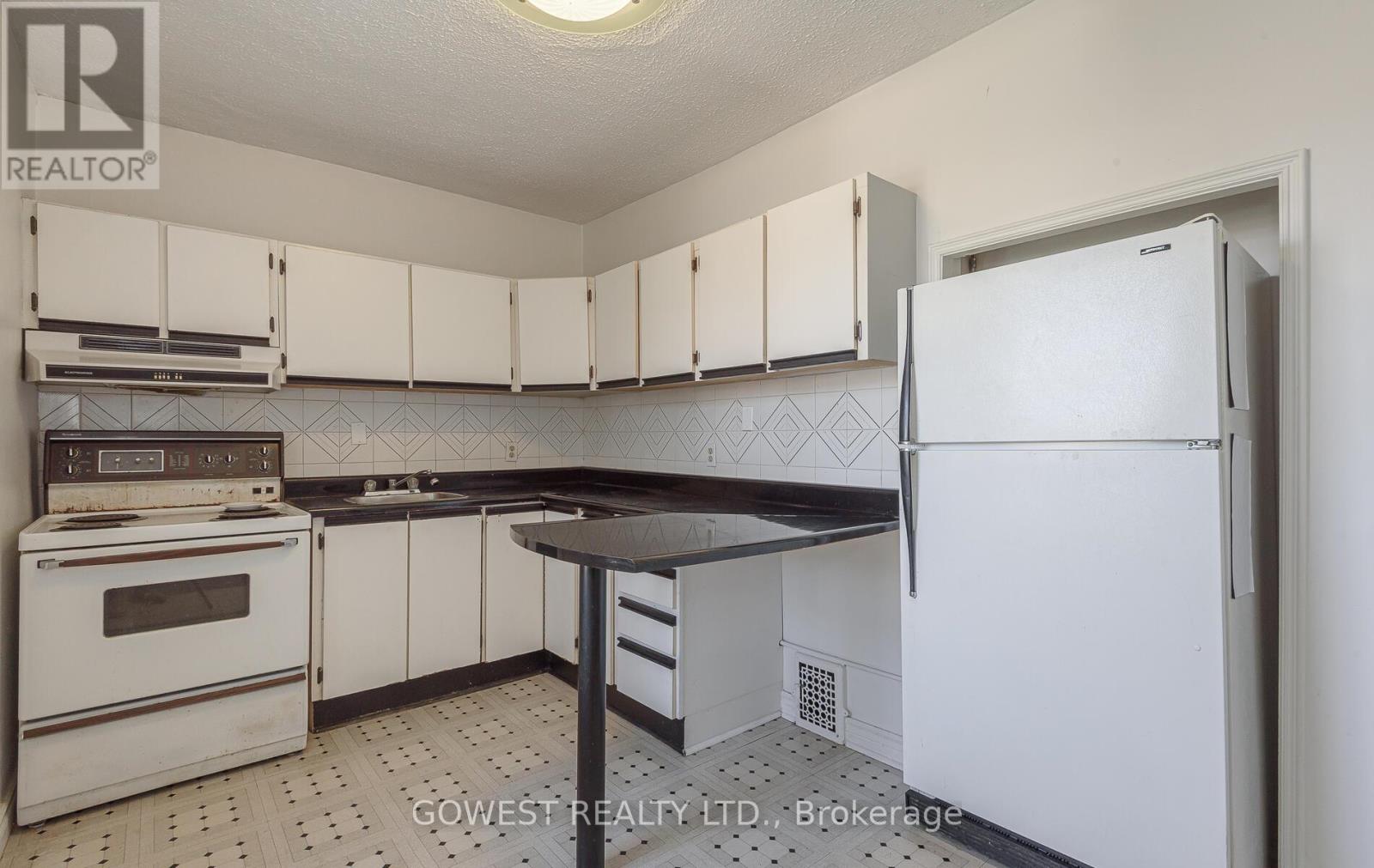 16 Edna Avenue, Toronto, Ontario  M6P 1B5 - Photo 22 - W12459722