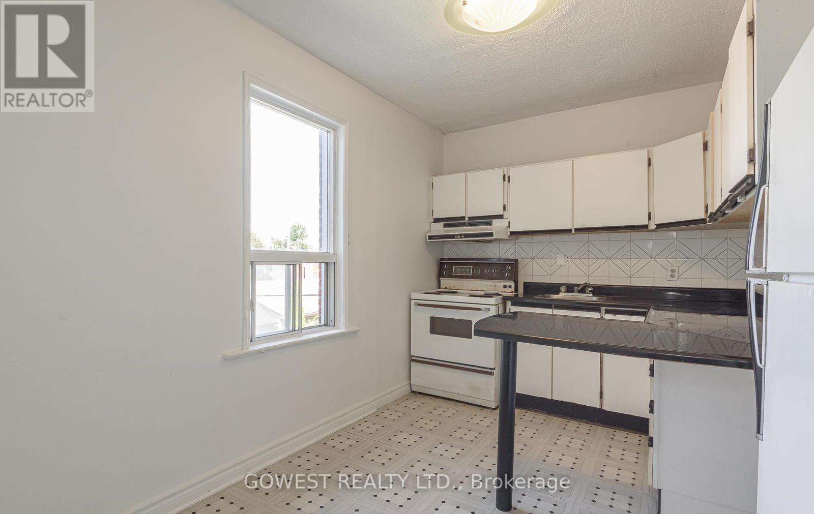 16 Edna Avenue, Toronto, Ontario  M6P 1B5 - Photo 23 - W12459722
