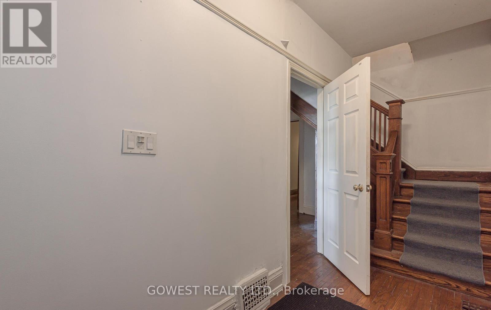 16 Edna Avenue, Toronto, Ontario  M6P 1B5 - Photo 5 - W12459722