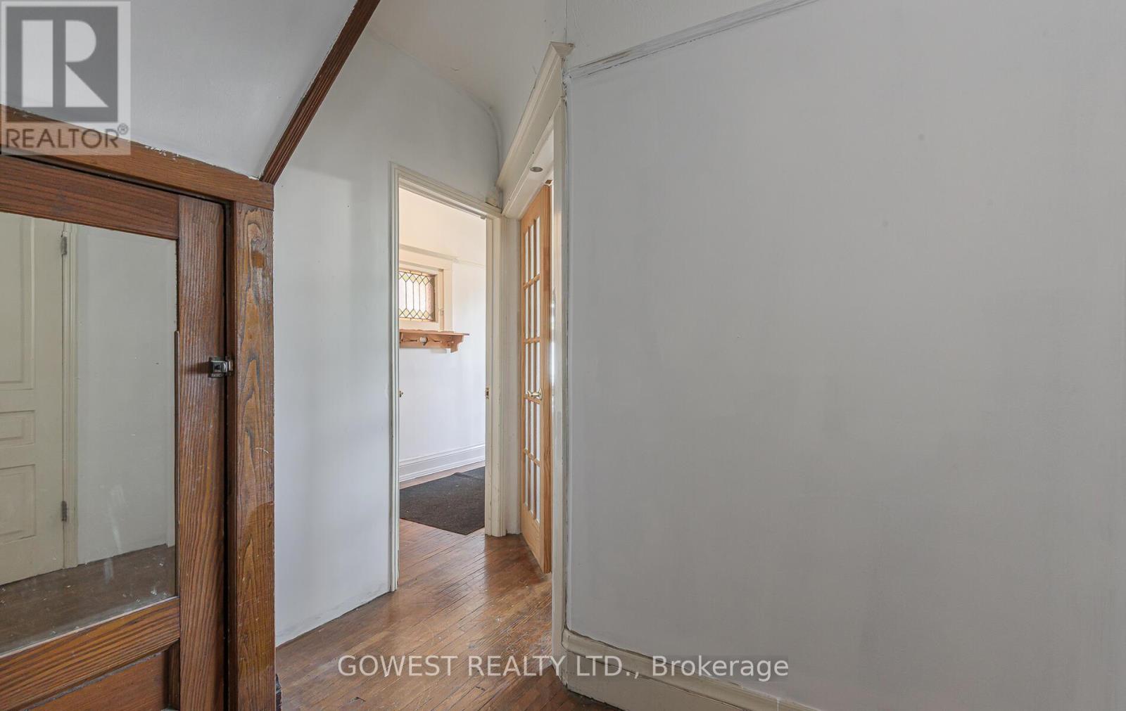 16 Edna Avenue, Toronto, Ontario  M6P 1B5 - Photo 6 - W12459722