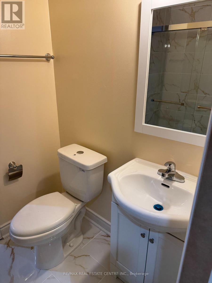 6 Laidlaw Avenue, Brampton, Ontario  L6S 5V9 - Photo 5 - W12459750