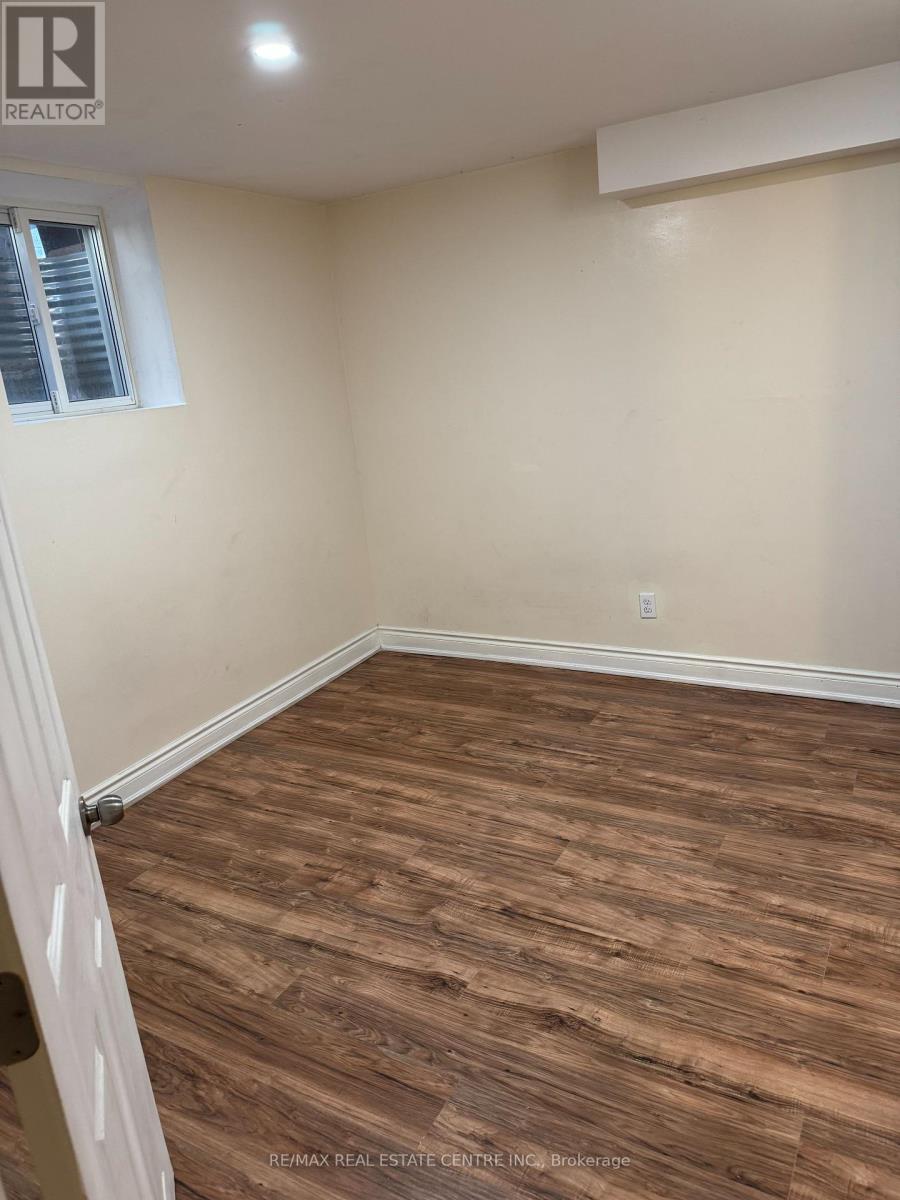 6 Laidlaw Avenue, Brampton, Ontario  L6S 5V9 - Photo 9 - W12459750
