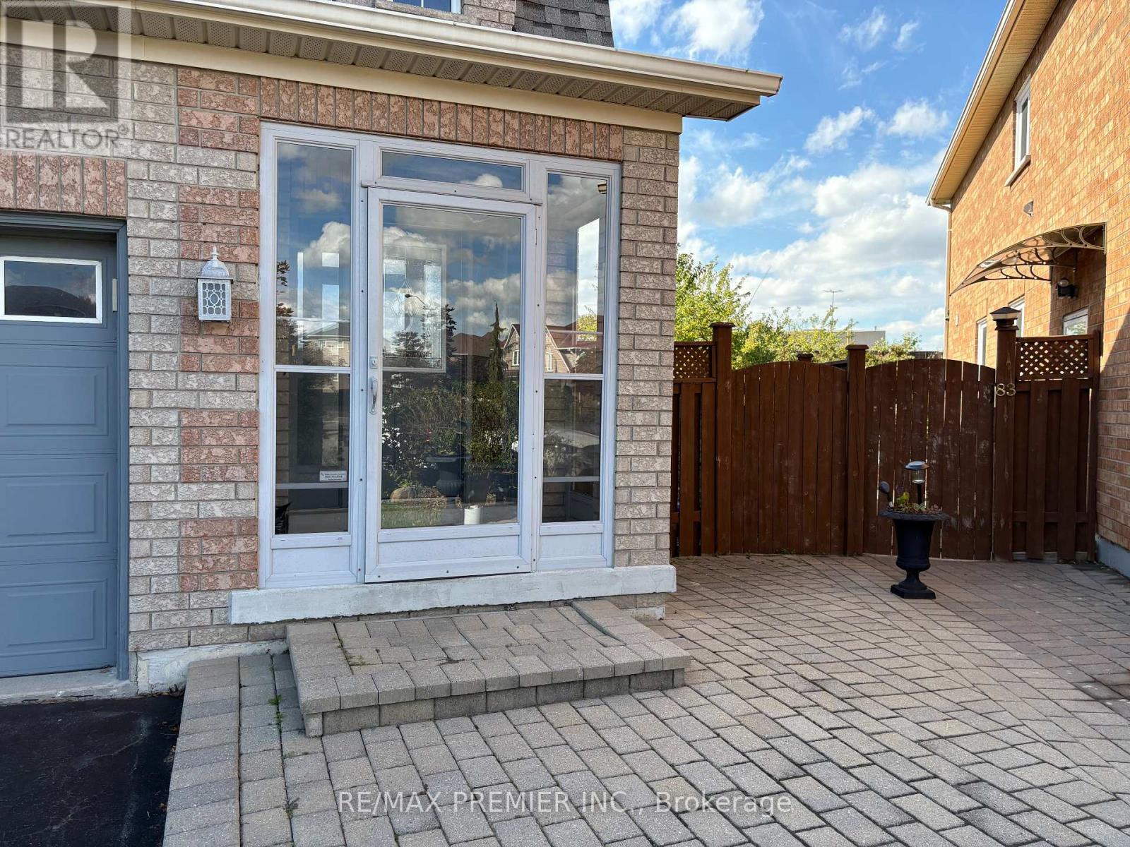 85 Meadow Oak Place, Toronto, Ontario  M9N 3Z6 - Photo 3 - W12459760