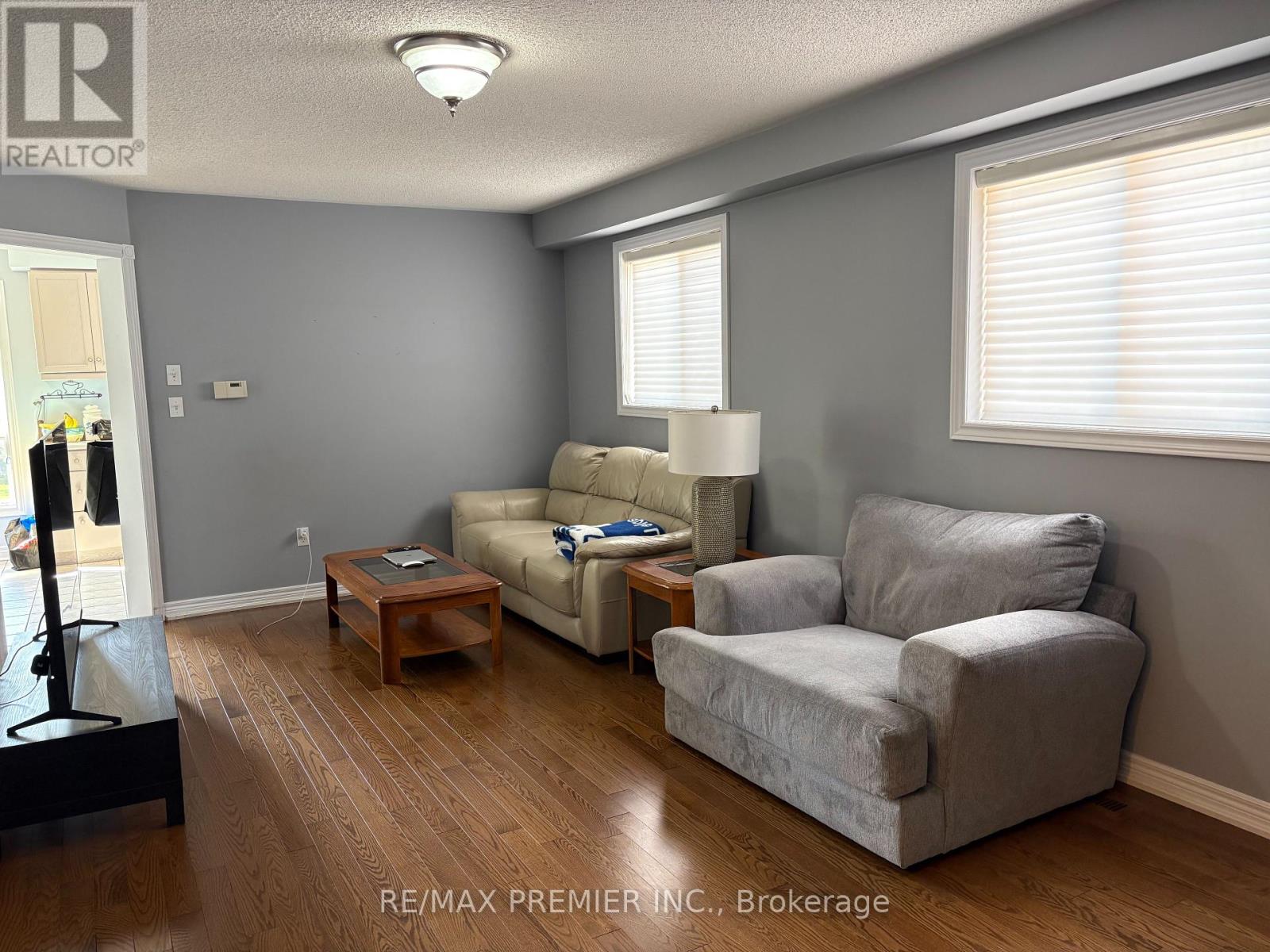 85 Meadow Oak Place, Toronto, Ontario  M9N 3Z6 - Photo 4 - W12459760