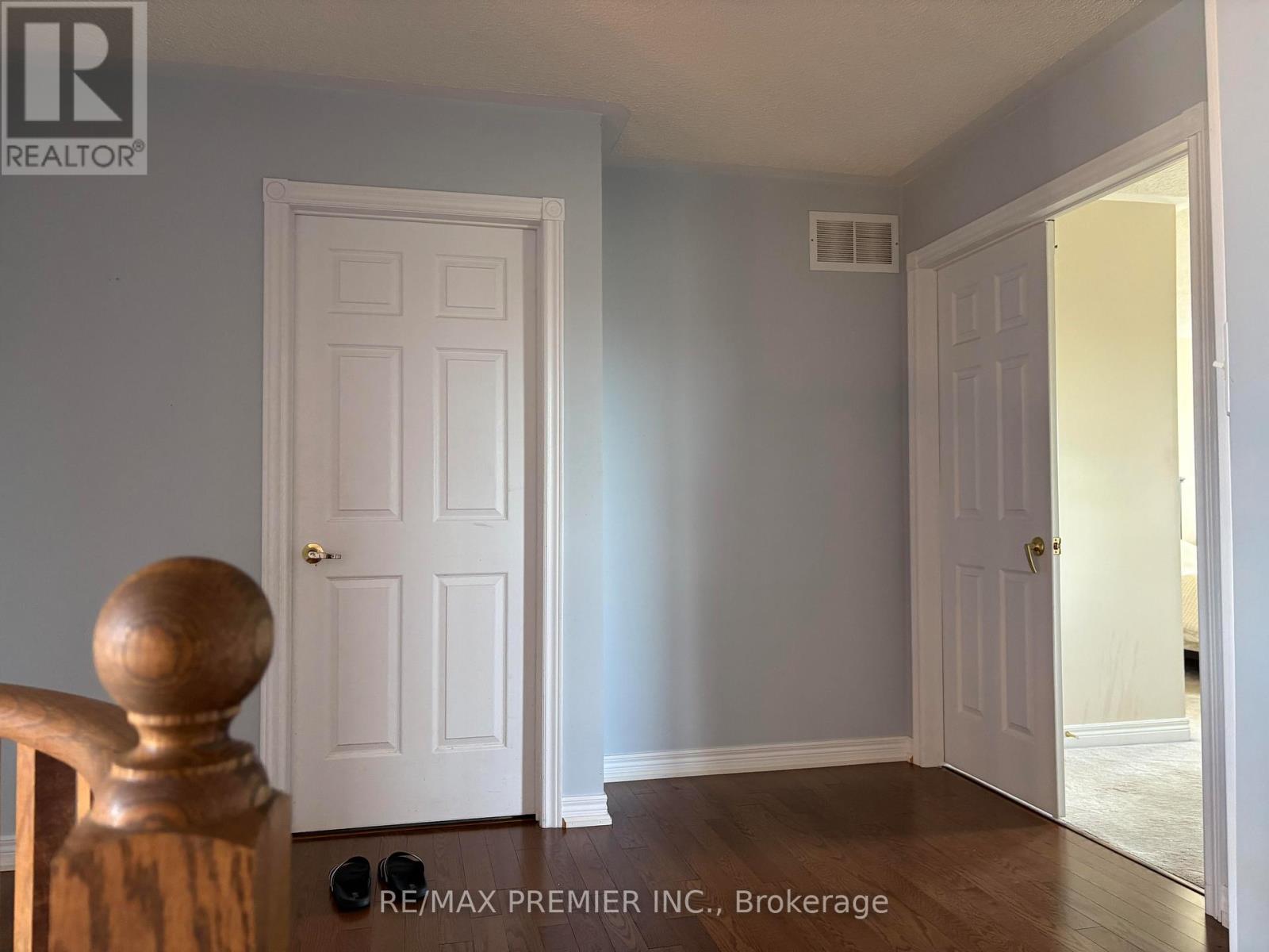 85 Meadow Oak Place, Toronto, Ontario  M9N 3Z6 - Photo 8 - W12459760