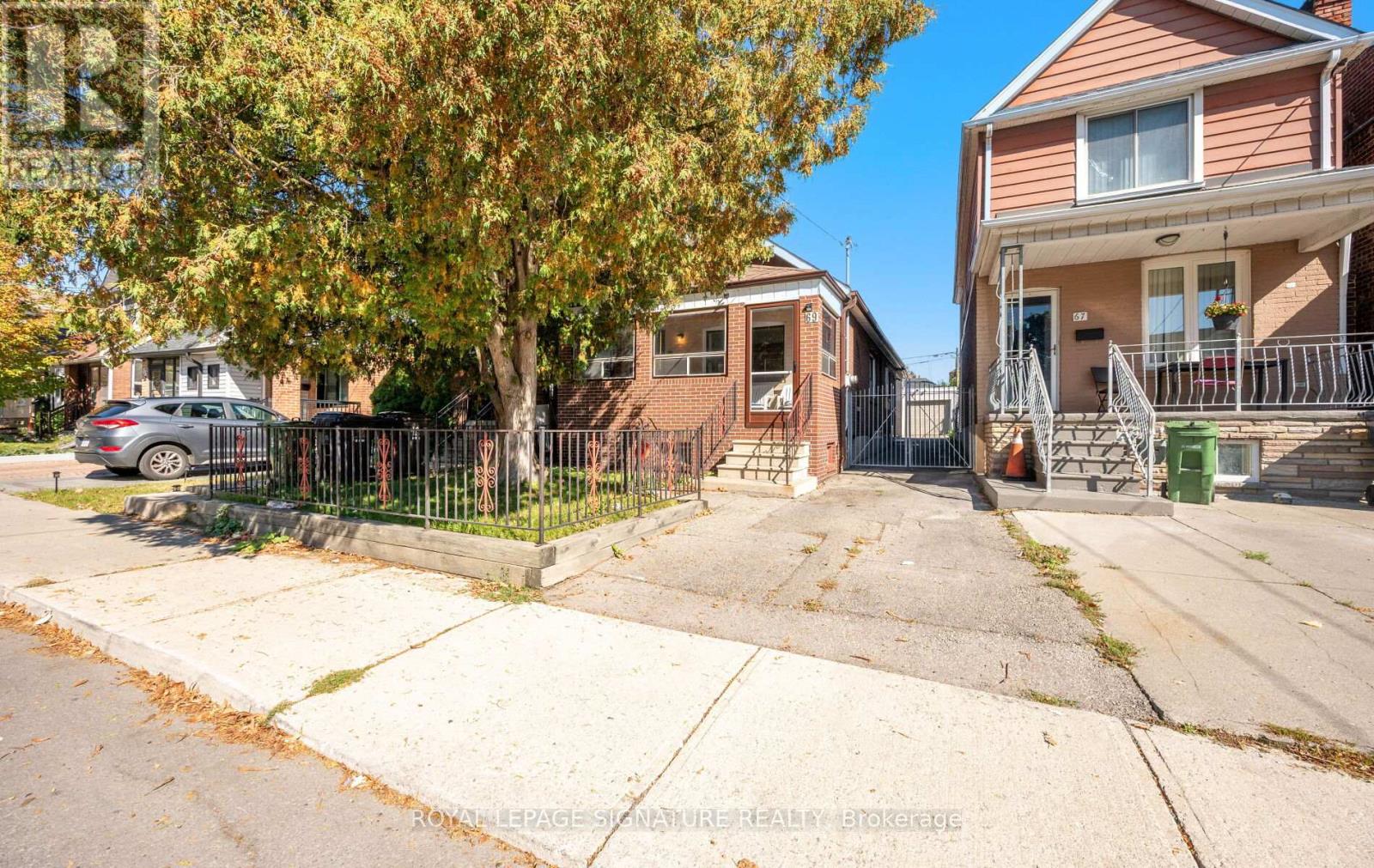 69 CHAMBERS AVENUE, Toronto, Ontario