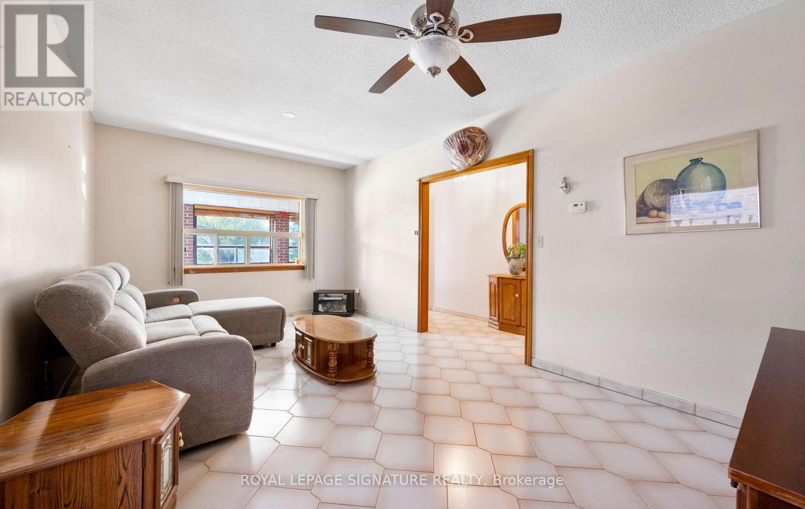69 Chambers Avenue, Toronto, Ontario  M6N 3M1 - Photo 12 - W12459763