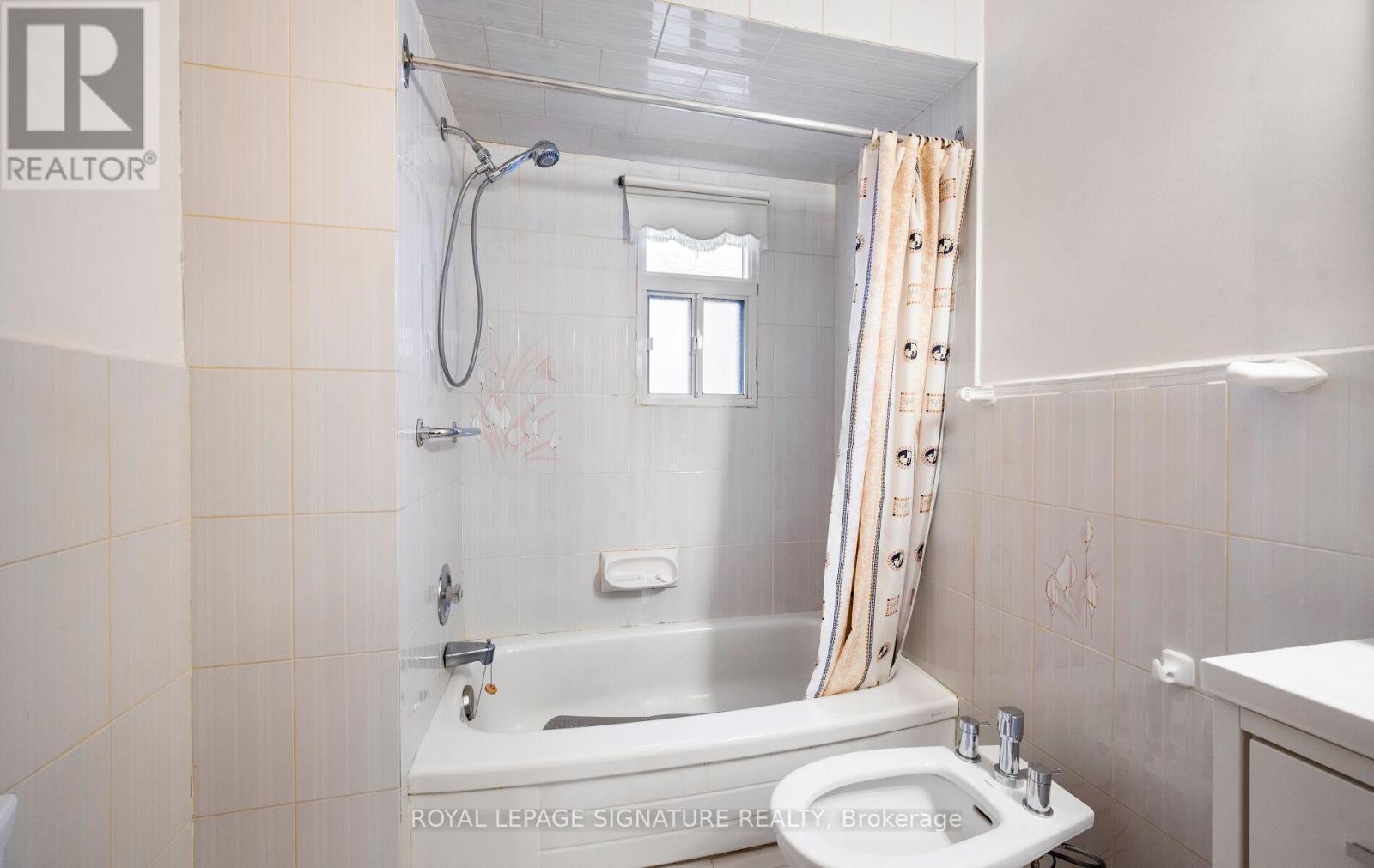 69 Chambers Avenue, Toronto, Ontario  M6N 3M1 - Photo 15 - W12459763