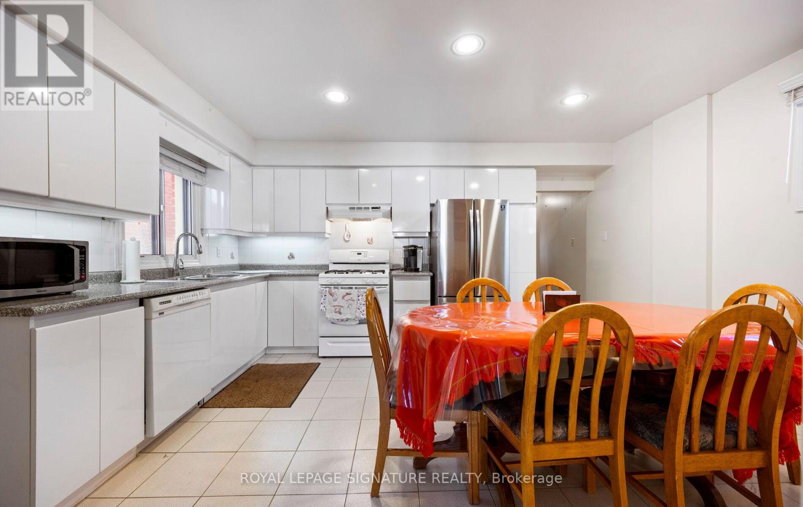 69 Chambers Avenue, Toronto, Ontario  M6N 3M1 - Photo 19 - W12459763