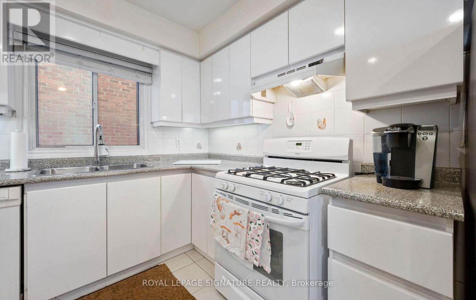69 Chambers Avenue, Toronto, Ontario  M6N 3M1 - Photo 21 - W12459763