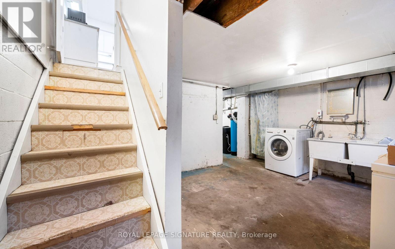 69 Chambers Avenue, Toronto, Ontario  M6N 3M1 - Photo 29 - W12459763