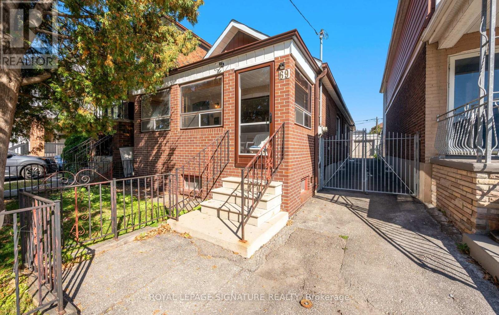 69 Chambers Avenue, Toronto, Ontario  M6N 3M1 - Photo 3 - W12459763