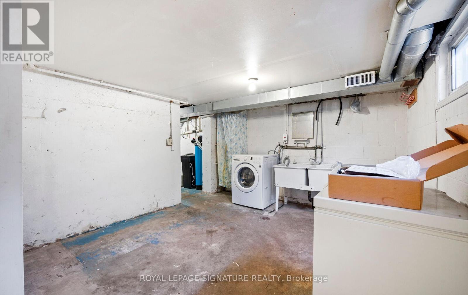 69 Chambers Avenue, Toronto, Ontario  M6N 3M1 - Photo 30 - W12459763