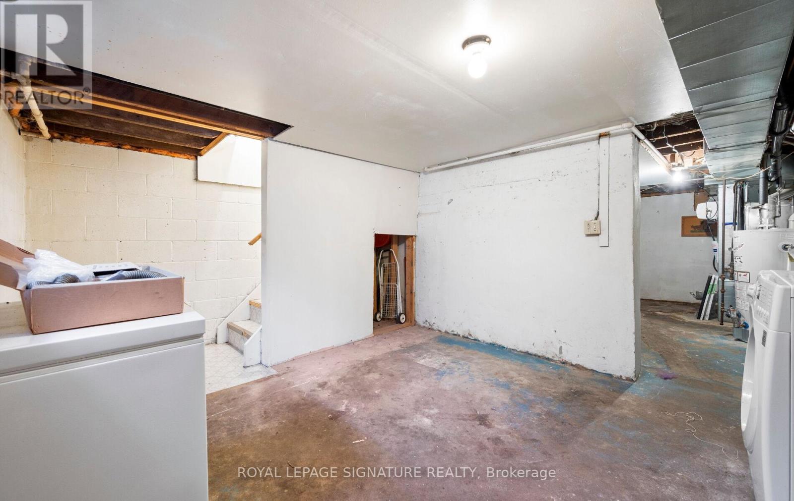 69 Chambers Avenue, Toronto, Ontario  M6N 3M1 - Photo 31 - W12459763