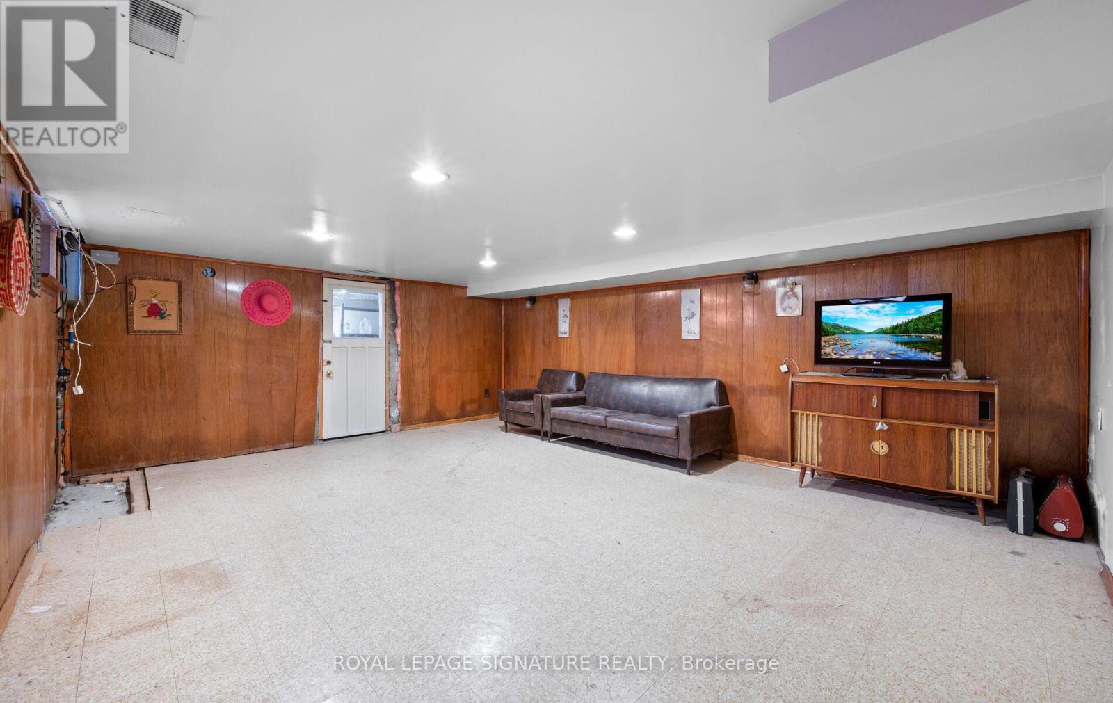 69 Chambers Avenue, Toronto, Ontario  M6N 3M1 - Photo 38 - W12459763