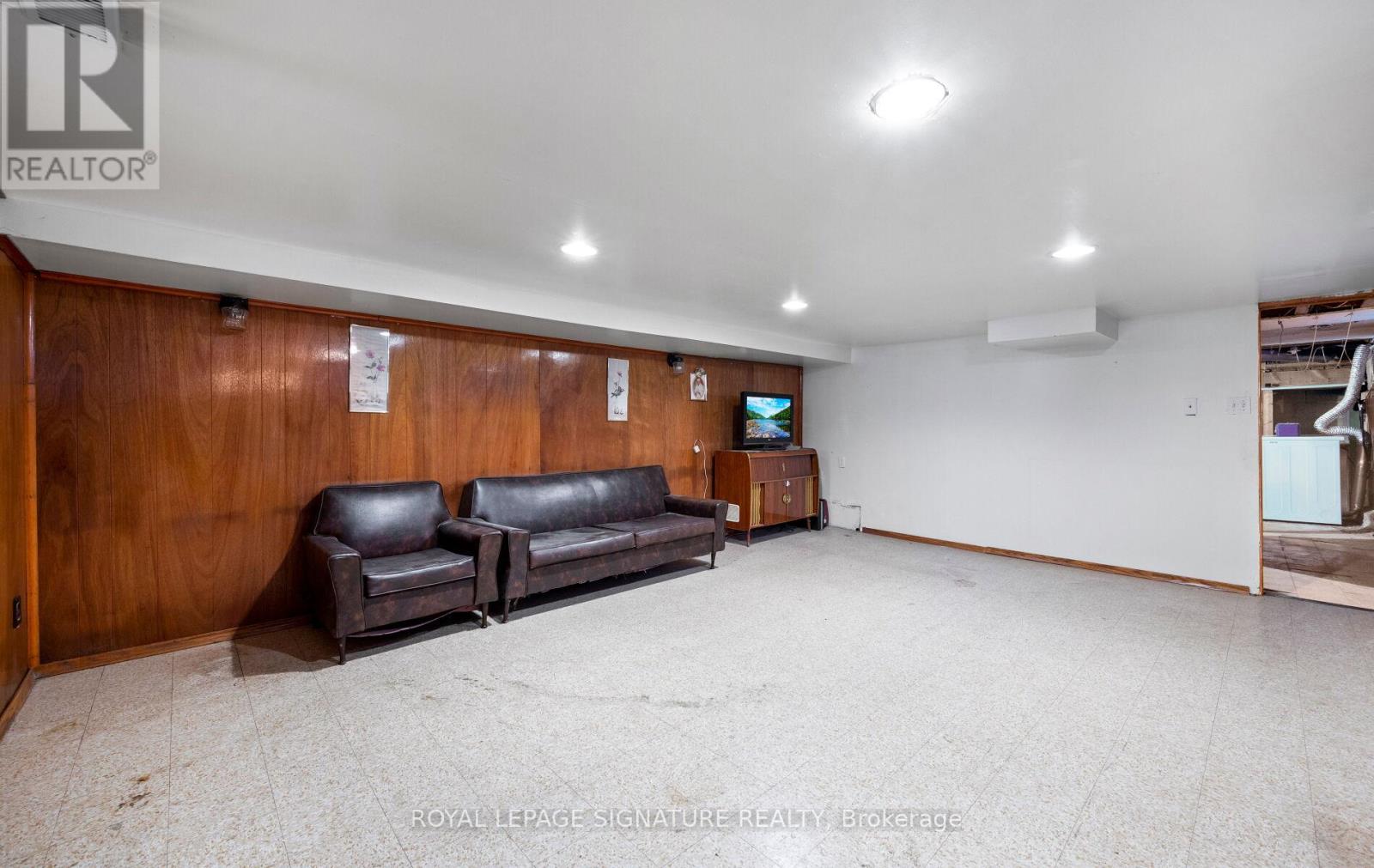 69 Chambers Avenue, Toronto, Ontario  M6N 3M1 - Photo 40 - W12459763