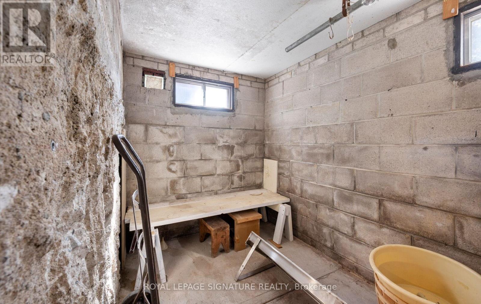 69 Chambers Avenue, Toronto, Ontario  M6N 3M1 - Photo 43 - W12459763