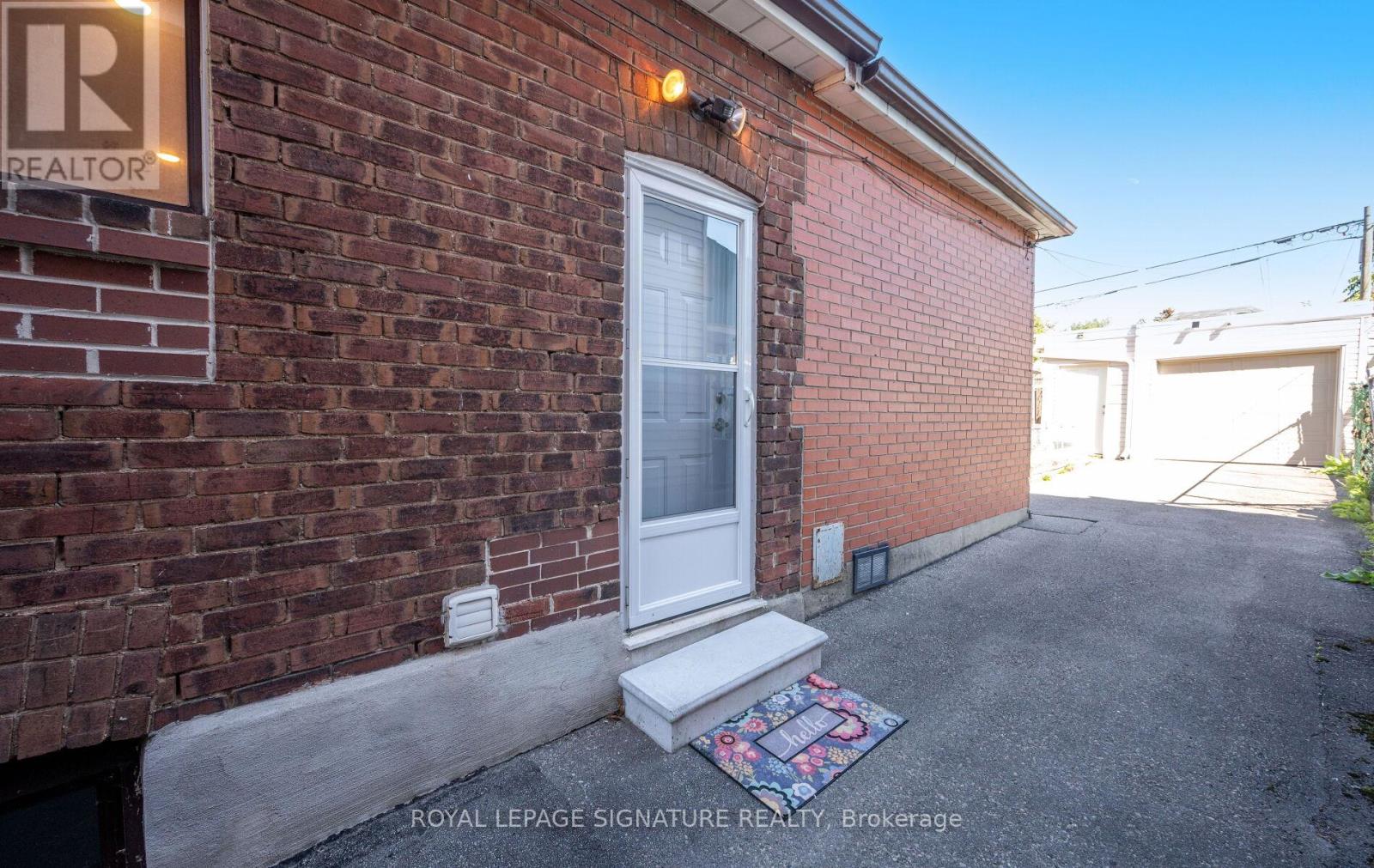 69 Chambers Avenue, Toronto, Ontario  M6N 3M1 - Photo 45 - W12459763