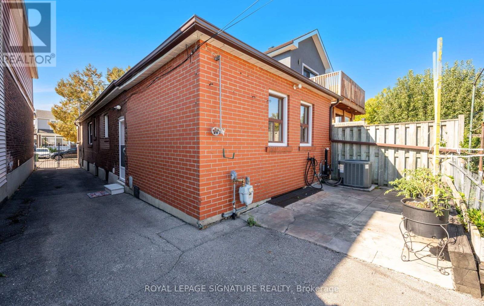 69 Chambers Avenue, Toronto, Ontario  M6N 3M1 - Photo 46 - W12459763