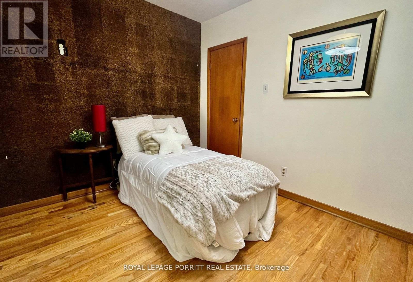 26 Richland Crescent, Toronto, Ontario  M9C 4C2 - Photo 17 - W12459798