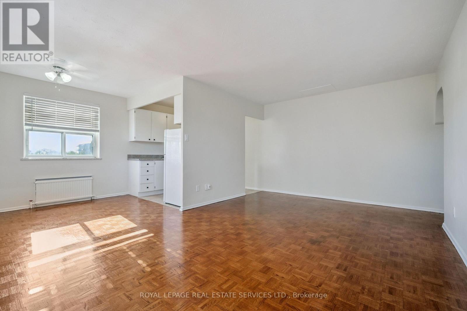402 - 7 Helene Street N, Mississauga, Ontario  L5G 3B3 - Photo 11 - W12459806