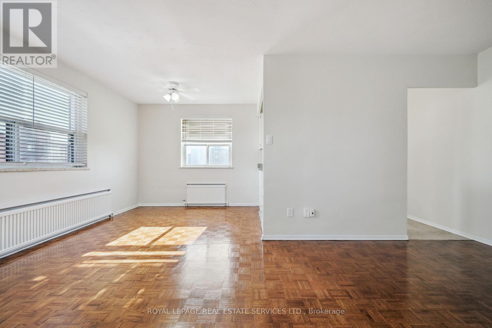 402 - 7 Helene Street N, Mississauga, Ontario  L5G 3B3 - Photo 4 - W12459806