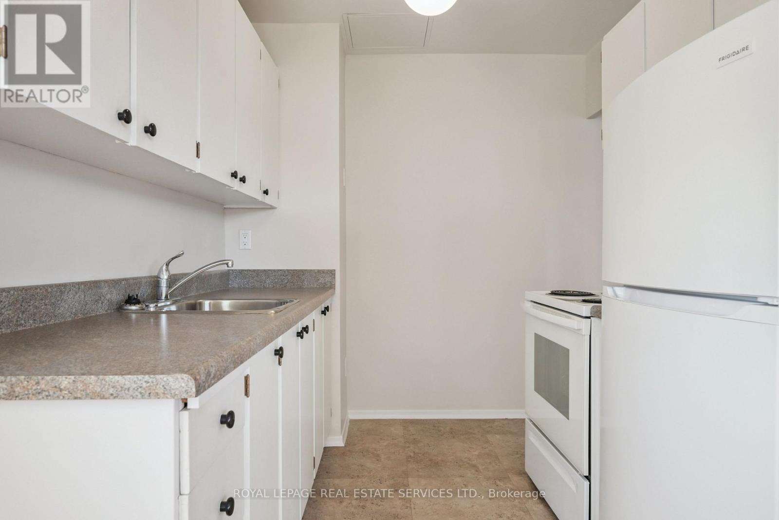 402 - 7 Helene Street N, Mississauga, Ontario  L5G 3B3 - Photo 6 - W12459806