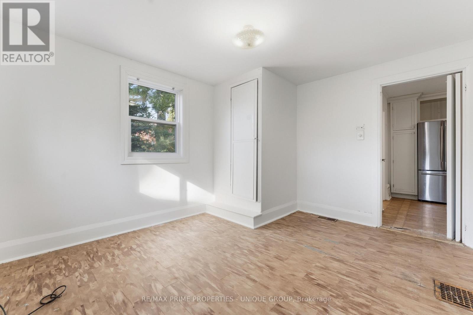 52 Long Branch Avenue, Toronto, Ontario  M8W 3J2 - Photo 15 - W12459809